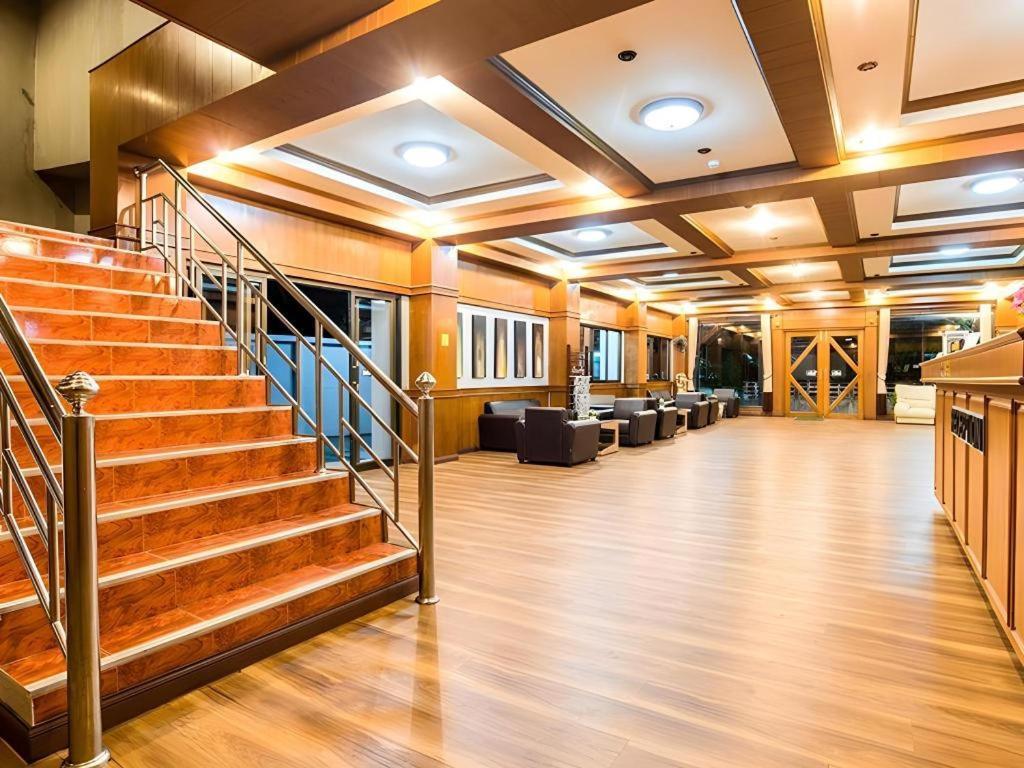 บีทู เชียงราย ไนท์ บาร์ซา บูติค แอนด์ บัดเจ็ท โฮเทล Hotel ภายนอก รูปภาพ