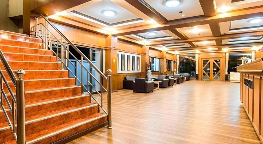บีทู เชียงราย ไนท์ บาร์ซา บูติค แอนด์ บัดเจ็ท โฮเทล Hotel ภายนอก รูปภาพ